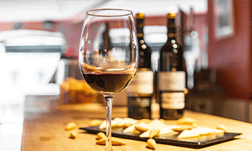 secret-food-tours-madrid-wine-with-snacks