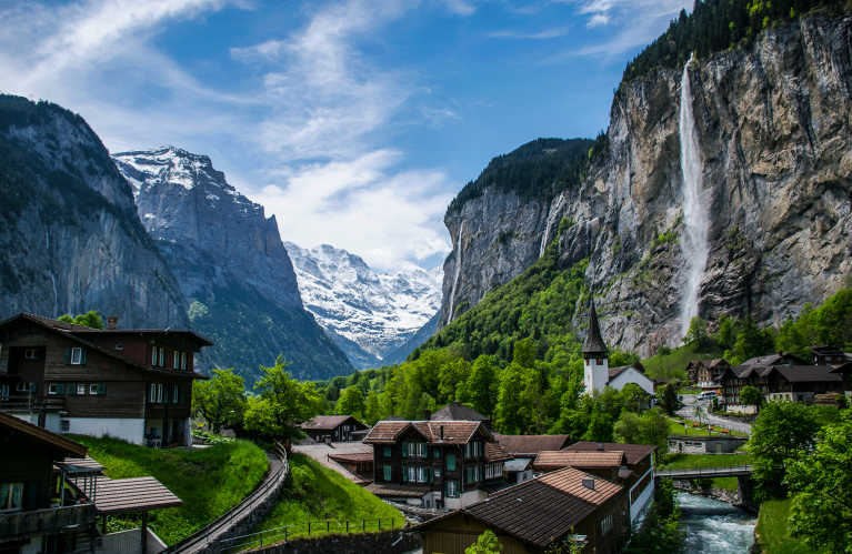 switzerland-lauterbrunnen-waterfall